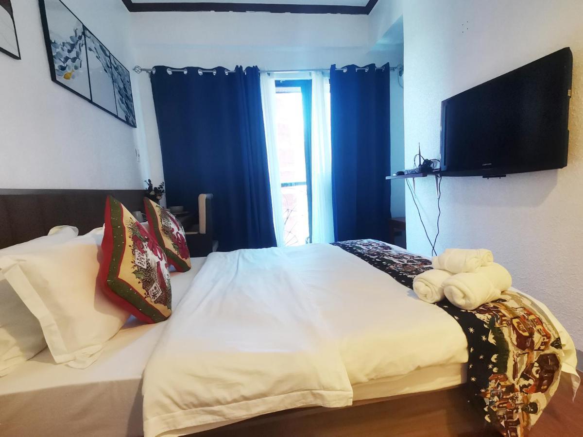 Warm Makati Aparthotel Makati City ภายนอก รูปภาพ