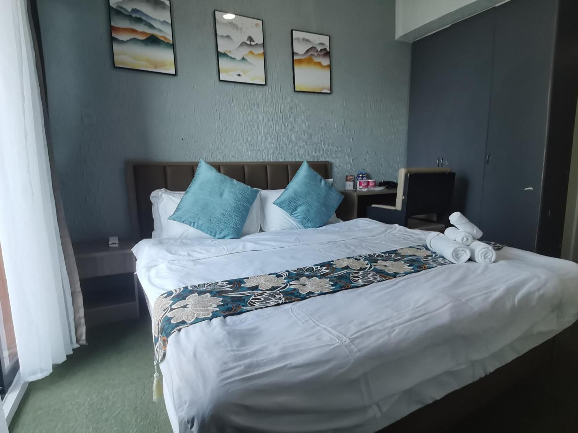 Warm Makati Aparthotel Makati City ภายนอก รูปภาพ