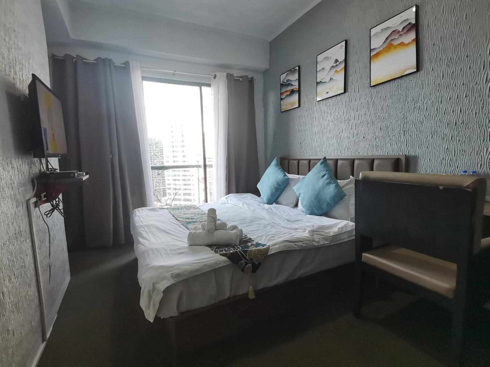 Warm Makati Aparthotel Makati City ภายนอก รูปภาพ